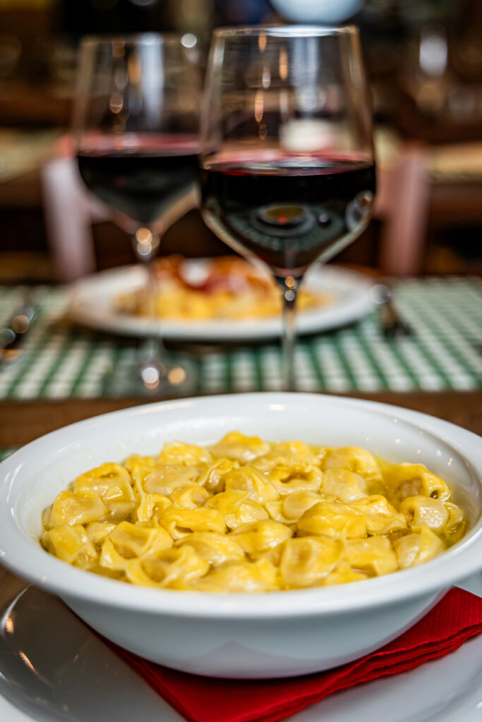 Tortellini in brodo modena